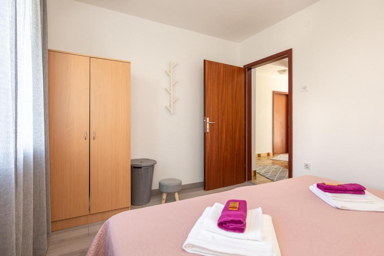 Apartment Lora ซริกเวนิซา ภายนอก รูปภาพ