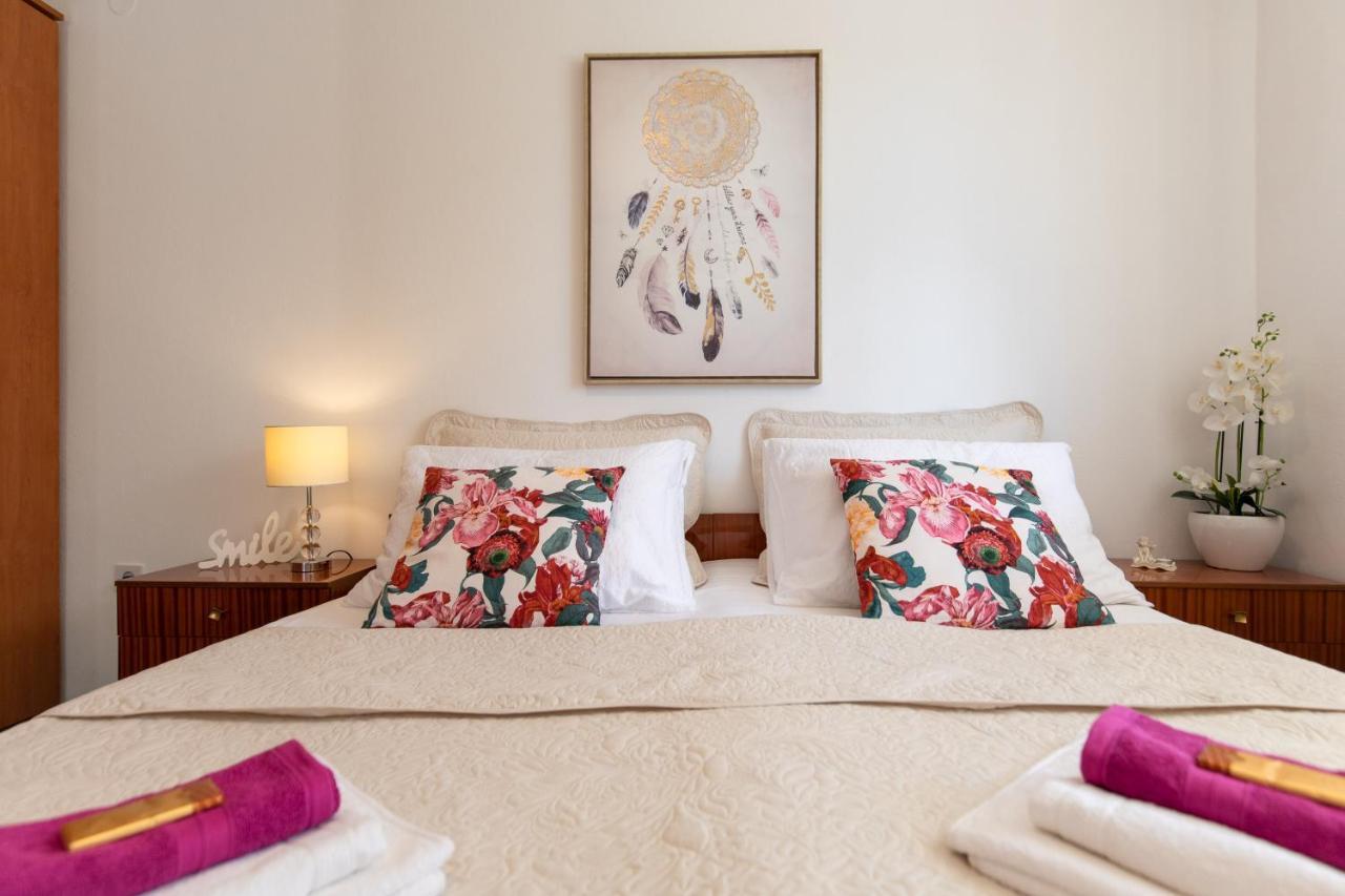 Apartment Lora ซริกเวนิซา ภายนอก รูปภาพ