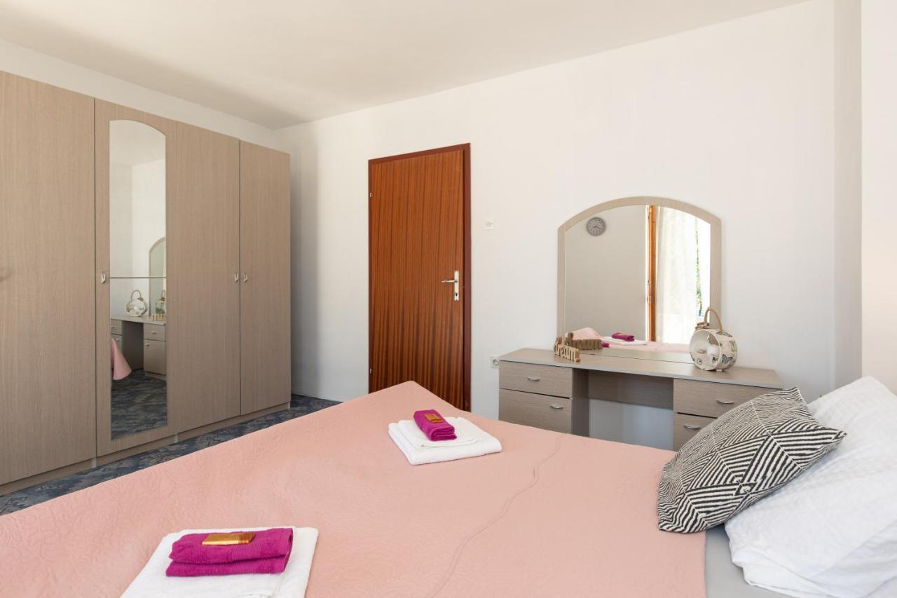 Apartment Lora ซริกเวนิซา ภายนอก รูปภาพ