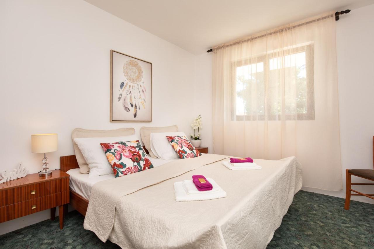 Apartment Lora ซริกเวนิซา ภายนอก รูปภาพ