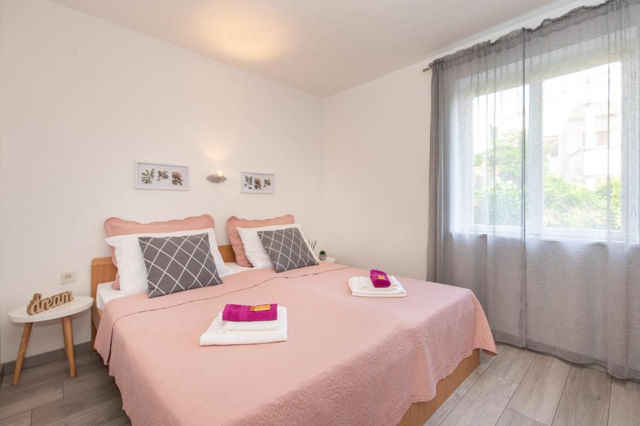 Apartment Lora ซริกเวนิซา ภายนอก รูปภาพ