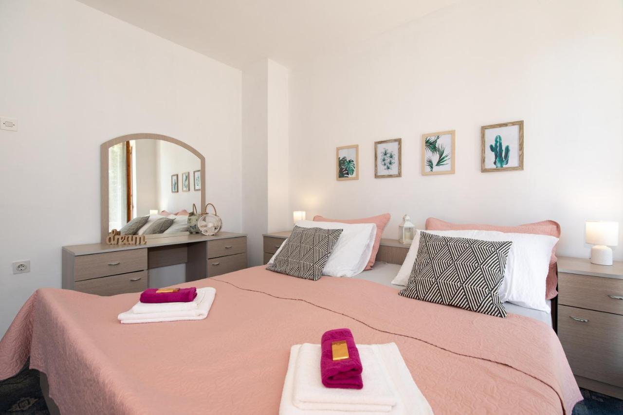 Apartment Lora ซริกเวนิซา ภายนอก รูปภาพ